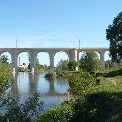 Most Bolesławiecki nad samym Bobrem. (Fot. Marcin Sacher. Licencja CC BY 2.0)