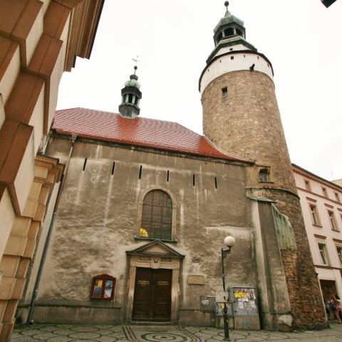 Elewacja frontowa, wejście do kaplicy Św. Anny w Jeleniej Górze