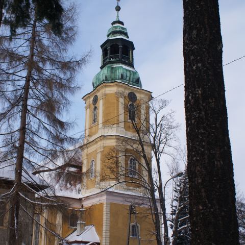 Kościół Zbawiciela w Jeleniej Górze - Cieplicach (Fot. TijsB/flickr Licencja: CC BY-SA 2.0)