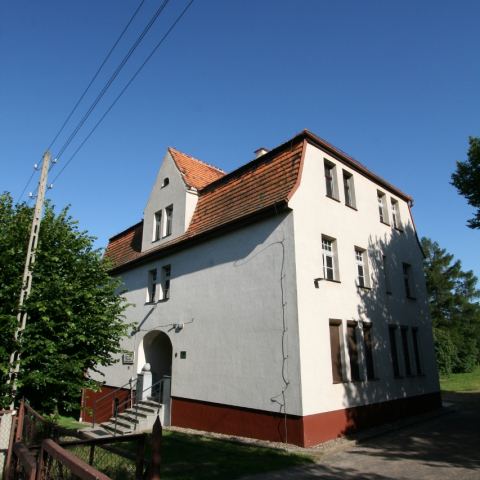Budynek Muzeum Gross-Rosen w Wałbrzychu przy ul. Szarych Szeregów 9 (Fot. krystian)