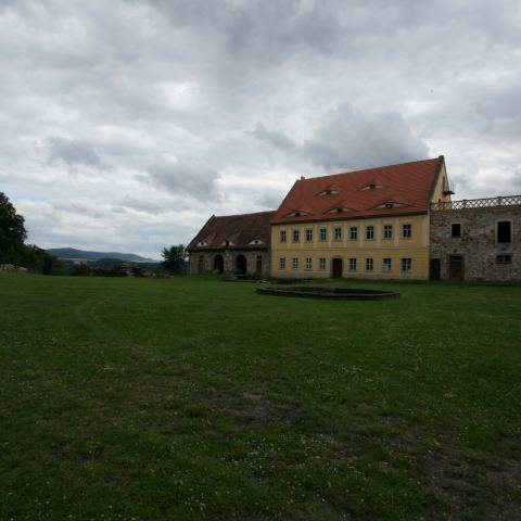 Zabudowania gospodarcze Pałacu Lenno