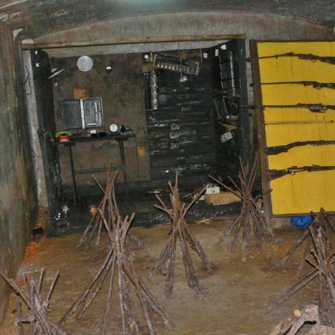 Magazyn broni znalezionej przez eksploratorów (Fot. krystian)