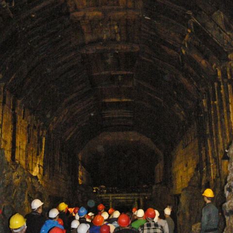 Ogromna hala z widocznym oszalowaniem (Fot. krystian)