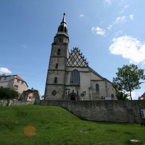 Front budynku Sanktuarium Wniebowziętej Matki Kościoła