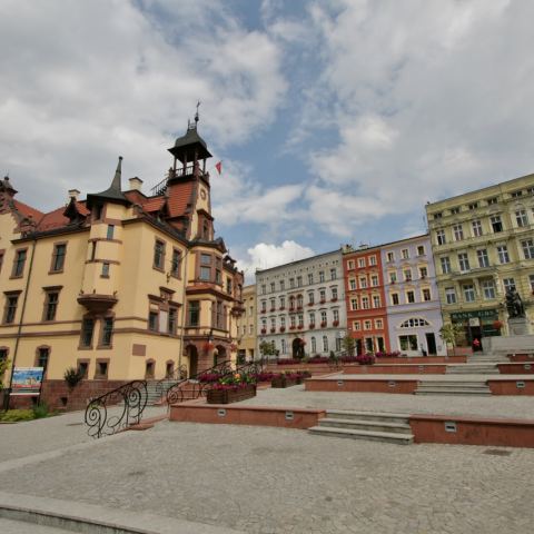 Zabytkowy Rynek z Ratuszem i Janem Chrzcicielem (Fot. krystian)