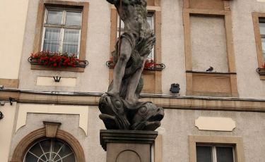Fontanna z rzeźbą Neptuna (Fot. aga)